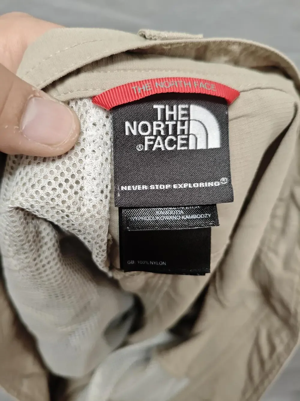 The North Face Shorts Mens 34 Khaki Nylon Hiking Quick Dry Cargo Pocket Outdoor